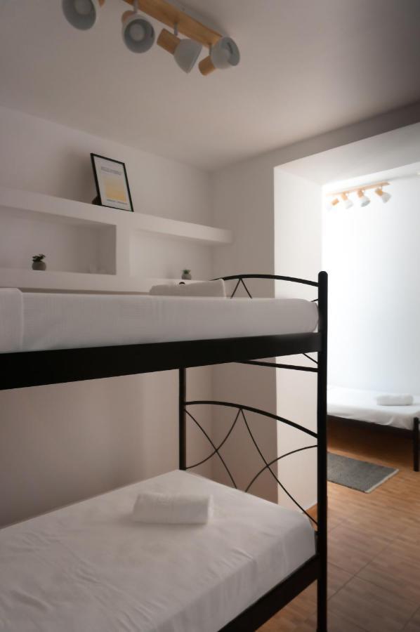 Dioskouros Hostel Athens Ngoại thất bức ảnh