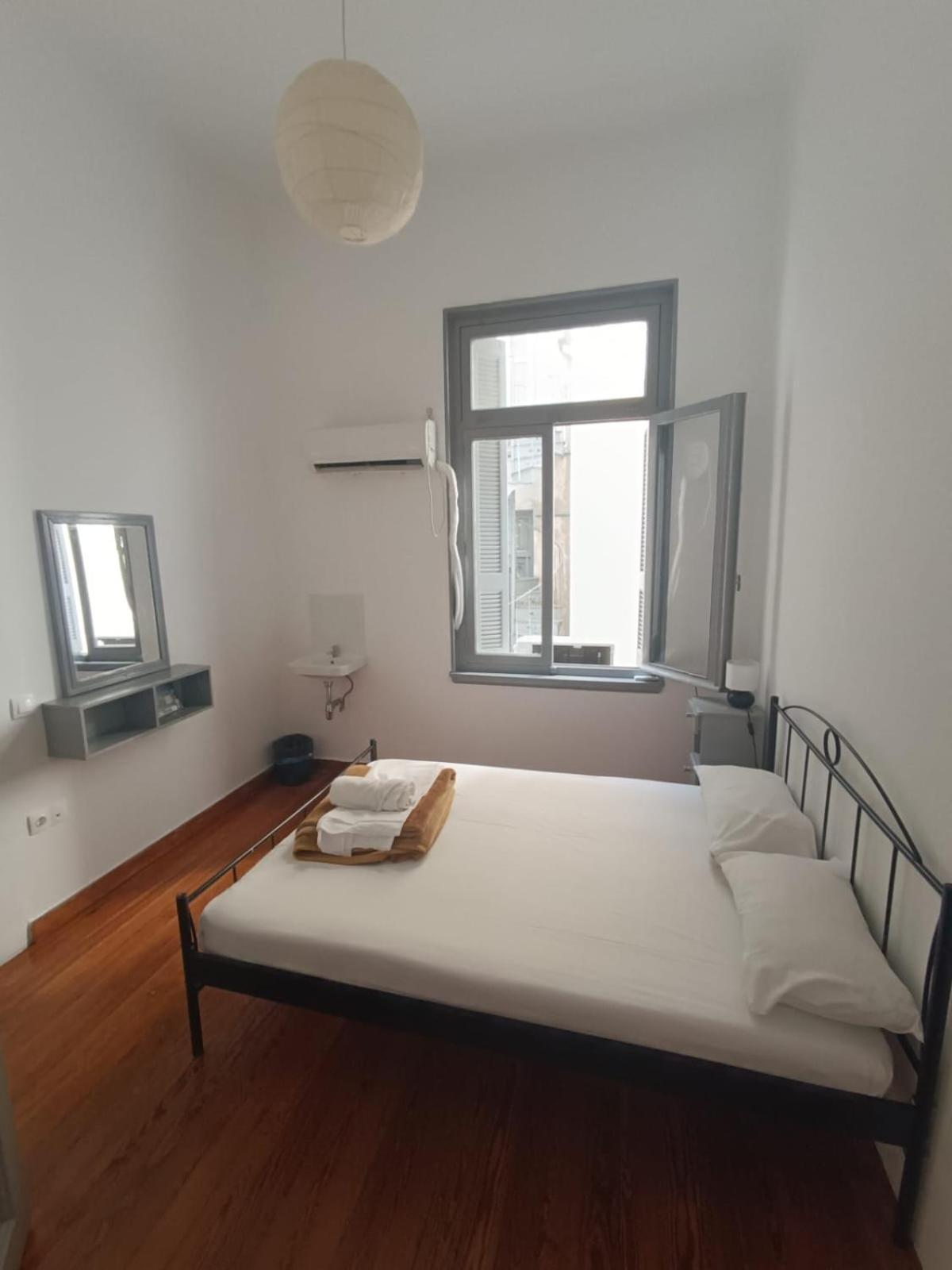 Dioskouros Hostel Athens Ngoại thất bức ảnh